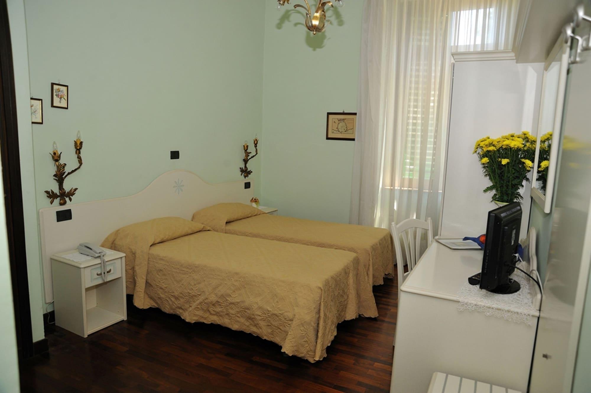 Hotel Savona مونتيكاتيني تيرمي المظهر الخارجي الصورة