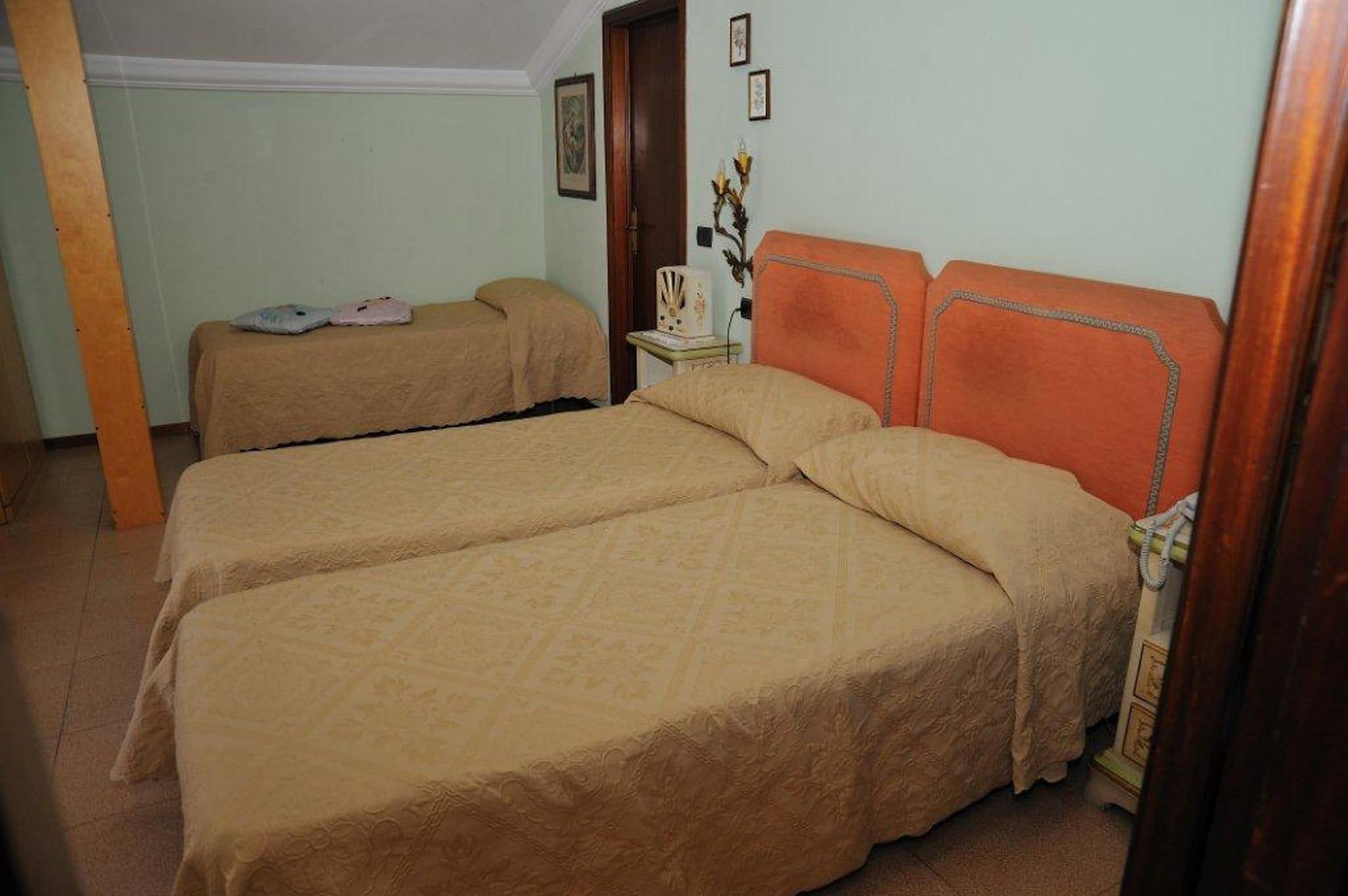 Hotel Savona مونتيكاتيني تيرمي المظهر الخارجي الصورة