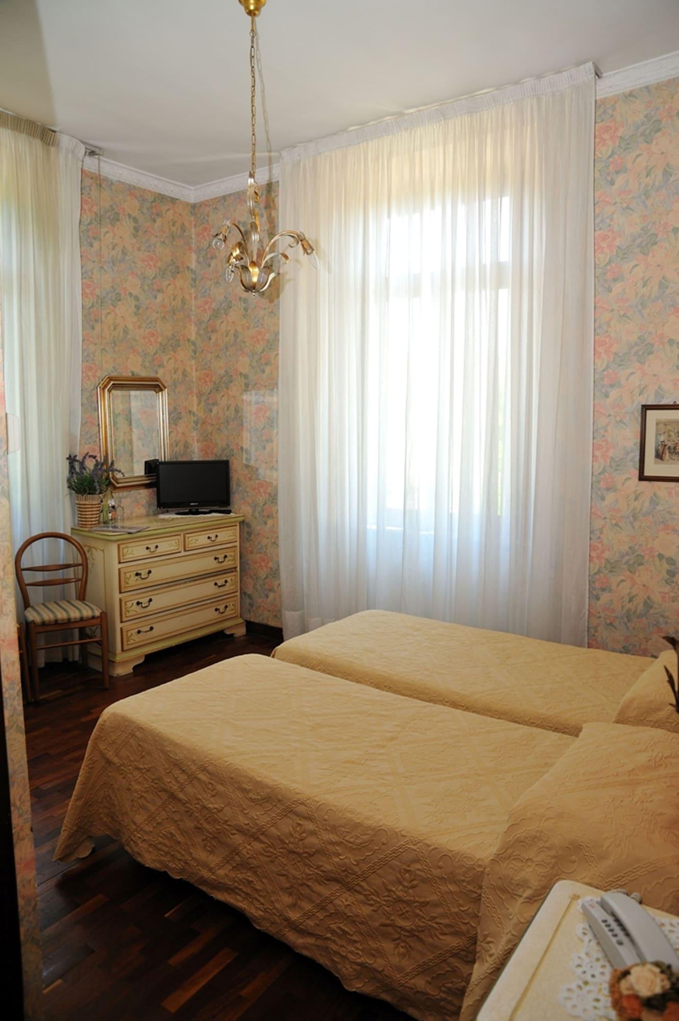Hotel Savona مونتيكاتيني تيرمي المظهر الخارجي الصورة