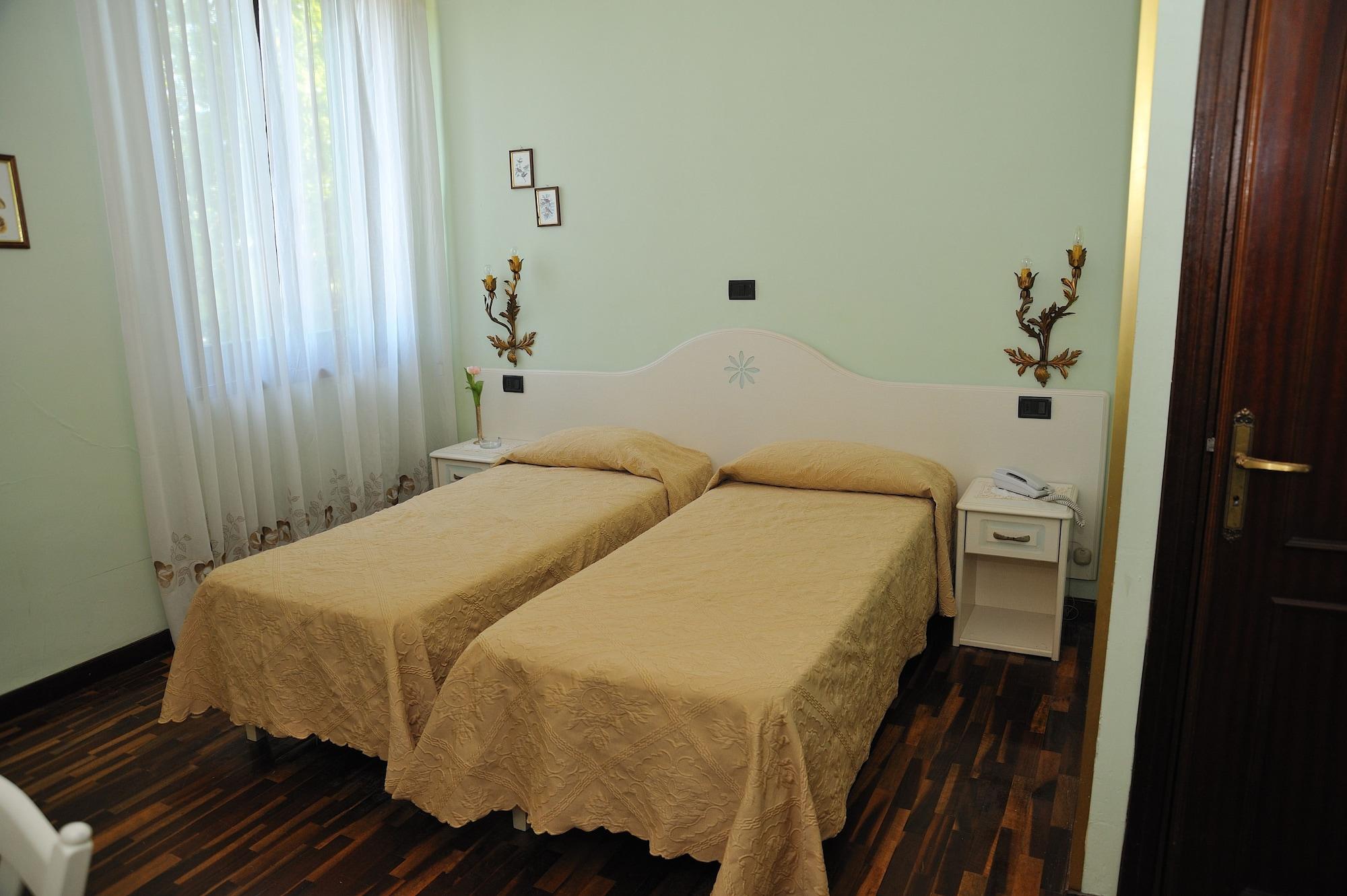 Hotel Savona مونتيكاتيني تيرمي المظهر الخارجي الصورة