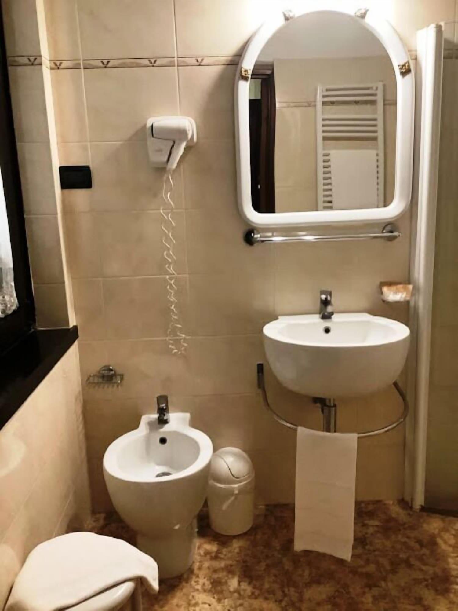 Hotel Savona مونتيكاتيني تيرمي المظهر الخارجي الصورة