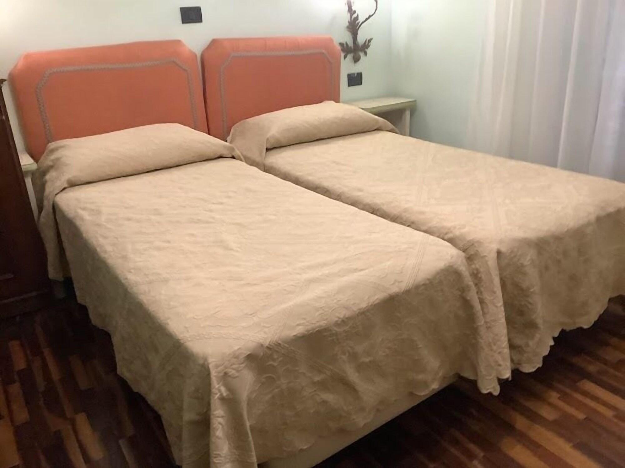 Hotel Savona مونتيكاتيني تيرمي المظهر الخارجي الصورة