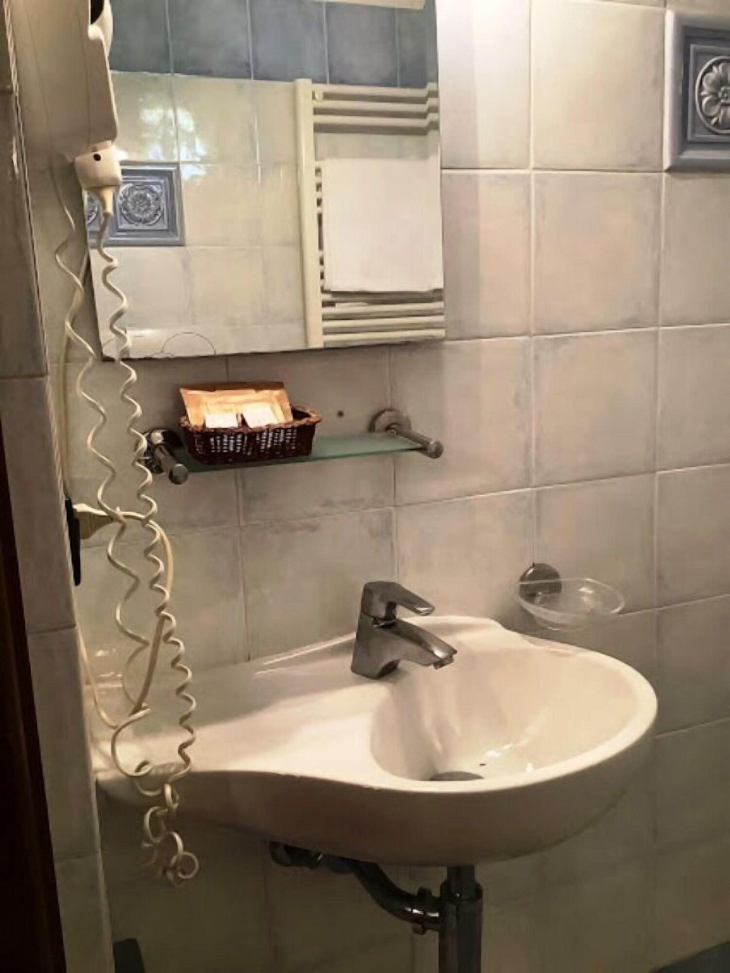 Hotel Savona مونتيكاتيني تيرمي المظهر الخارجي الصورة